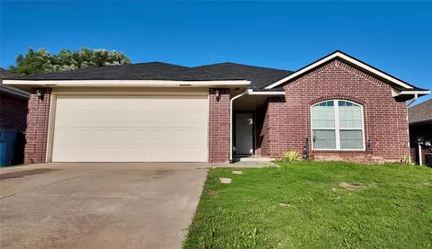 2338 Serenade Dr, Midwest City, OK 73130