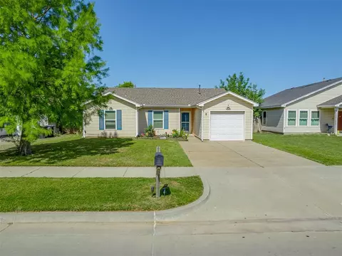 1813 Eagle Dr, Moore, OK 73160