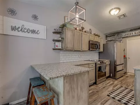 1813 Eagle Dr, Moore, OK 73160 photo 10