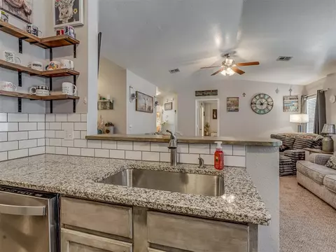 1813 Eagle Dr, Moore, OK 73160 photo 14