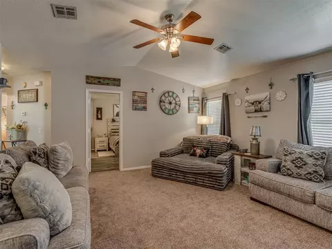 1813 Eagle Dr, Moore, OK 73160 photo 6