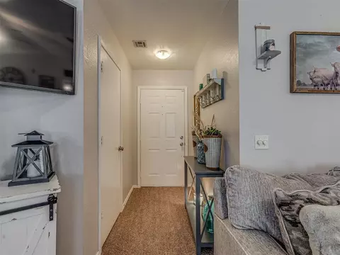 1813 Eagle Dr, Moore, OK 73160 photo 4