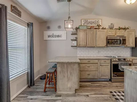 1813 Eagle Dr, Moore, OK 73160 photo 9