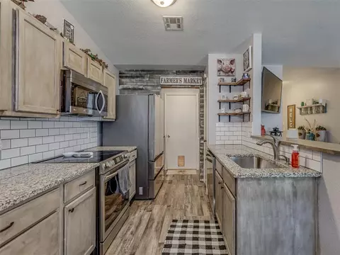 1813 Eagle Dr, Moore, OK 73160 photo 12