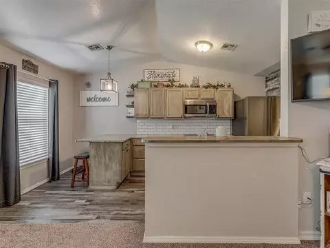 1813 Eagle Dr, Moore, OK 73160 photo 8