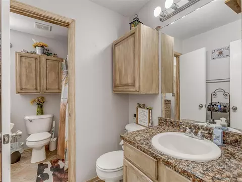 1813 Eagle Dr, Moore, OK 73160 photo 21
