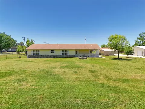 1006 E Highland St, Tecumseh, OK 74873
