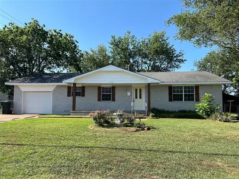 114 W Beech St, Tecumseh, OK 74873