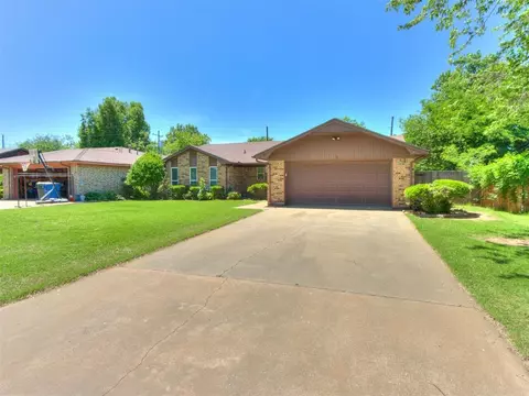 104 Morningside Dr, Chickasha, OK 73018