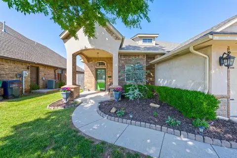 19109 Summer Grove Ave, Edmond, OK 73012