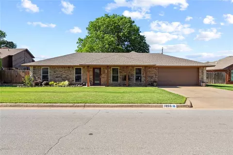 1805 Sandstone Ave, Weatherford, OK 73096