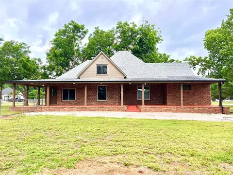 2027 W Minnesota Ave, Chickasha, OK 73018