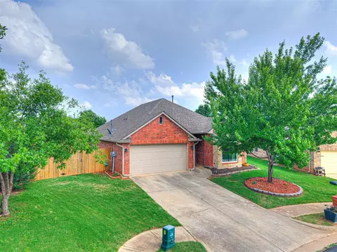 1808 Shady Ln, Edmond, OK 73003