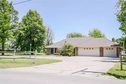 5624 N Mueller Ave, Bethany, OK 73008