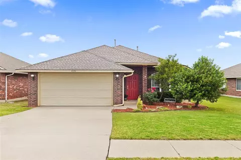 4125 Queens Dr, Moore, OK 73160
