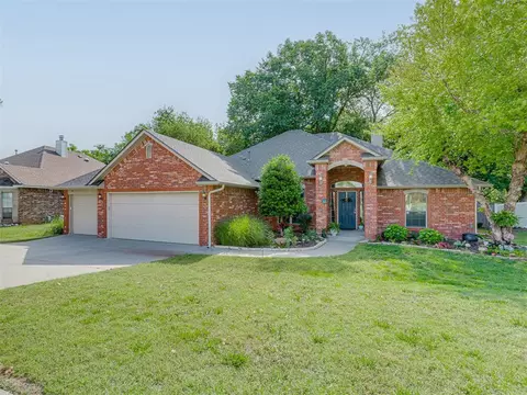 4204 Mackenzie Dr, Moore, OK 73160