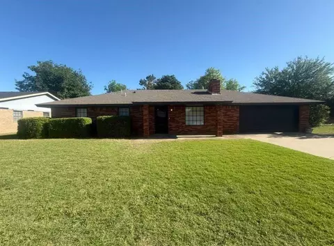 1324 Plains Ave, Weatherford, OK 73096