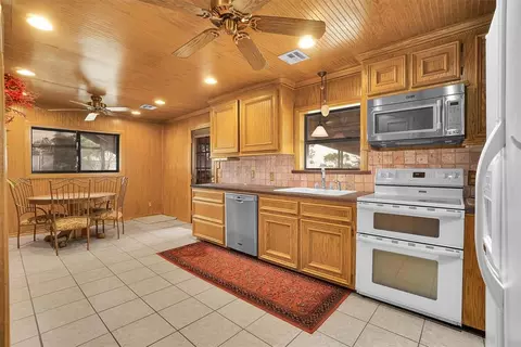 Kitchen - 20523 E County Road 158 Rd, Altus, OK 73521 photo 1 of 3