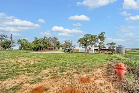 Exterior - 20523 E County Road 158 Rd, Altus, OK 73521 photo 9 of 12