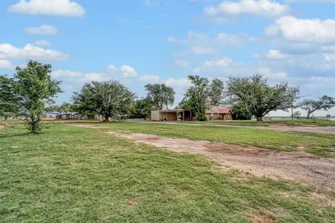 Exterior - 20523 E County Road 158 Rd, Altus, OK 73521 photo 10 of 12