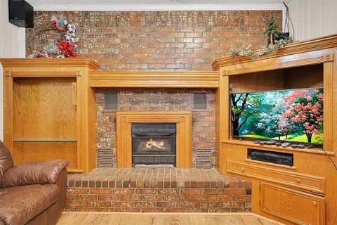 Living - 20523 E County Road 158 Rd, Altus, OK 73521 photo 4 of 4