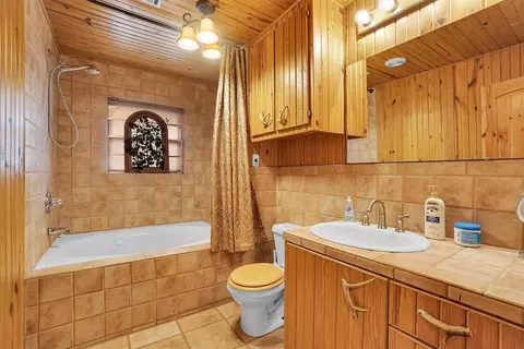 Bath - 20523 E County Road 158 Rd, Altus, OK 73521 photo 1 of 2