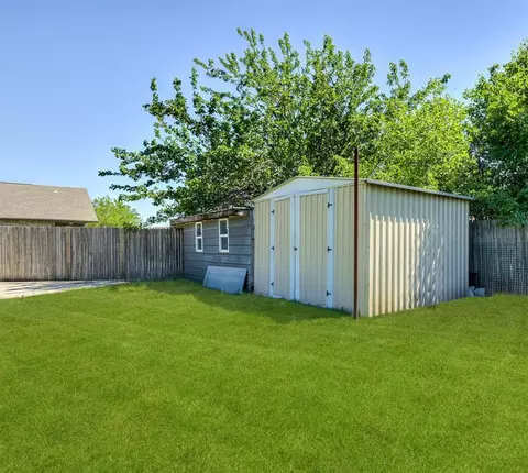 1900 New Haven Ct, Moore, OK 73160 photo 35