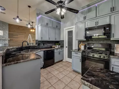 1900 New Haven Ct, Moore, OK 73160 photo 10