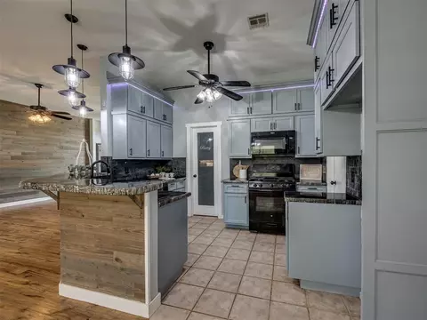 1900 New Haven Ct, Moore, OK 73160 photo 9
