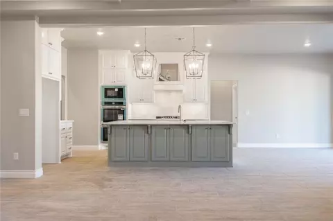 925 Peony Pl, Edmond, OK 73034