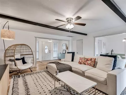 209 E Platt Dr, Yukon, OK 73099 photo 6