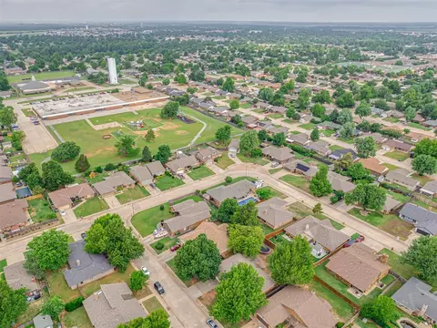 209 E Platt Dr, Yukon, OK 73099 photo 34