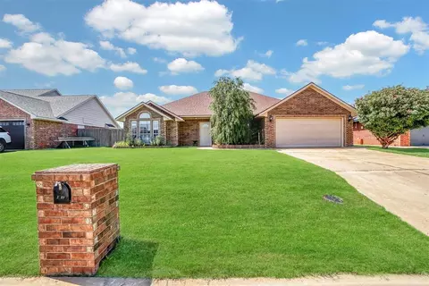 2901 N Towne Dr, Altus, OK 73521