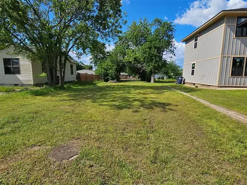 216 W Georgia St, Shawnee, OK 74804