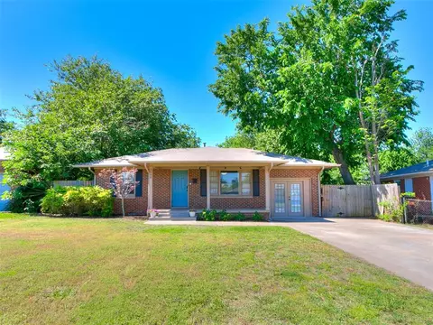 2100 Hasley Dr, The Village, OK 73120