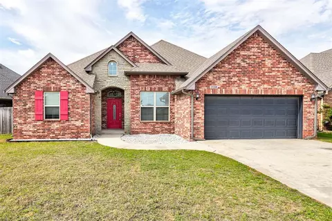 328 Stoneridge Dr, Moore, OK 73160