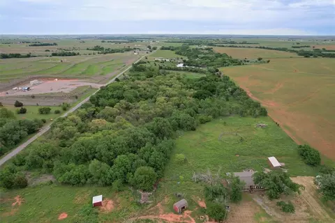 10910 N 2260 Rd, Clinton, OK 73601