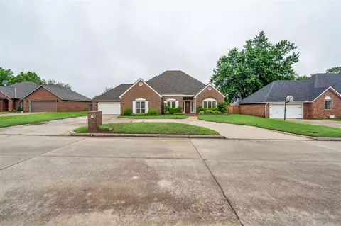 8 Brentwood Pl, Shawnee, OK 74804