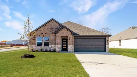 2828 Casey Dr, Yukon, OK 73099