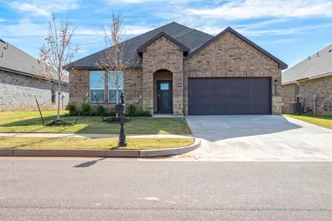 2836 Casey Dr, Yukon, OK 73099