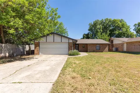 8521 Crestline Dr, Oklahoma City, OK 73132