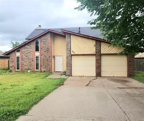 612 Lakeside Cir, Edmond, OK 73012