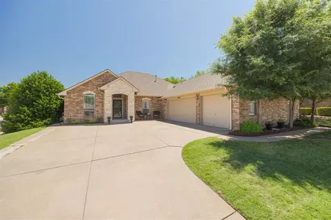 2924 Cedarbend Ct, Edmond, OK 73003