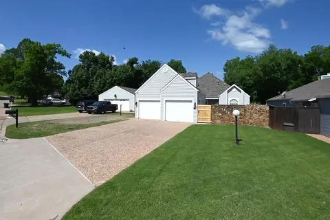 1024 S Woodcrest Dr, Stillwater, OK 74074