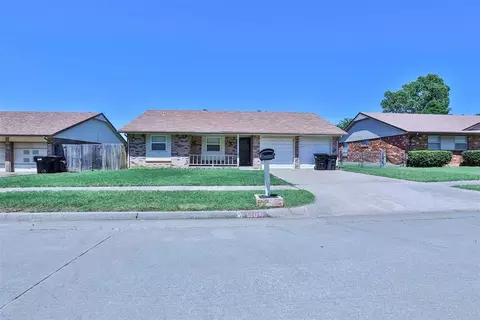 1101 S English St, Moore, OK 73160
