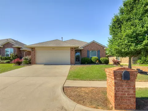 12120 SW 10th St, Yukon, OK 73099