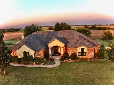 710 Isaiah Ln, Tuttle, OK 73089 photo 1