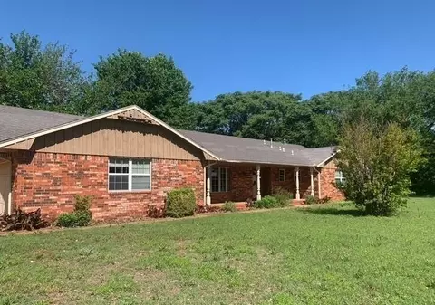 27 Independence Dr, Elk City, OK 73644
