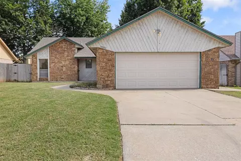 10532 Kristie Ln, Midwest City, OK 73130