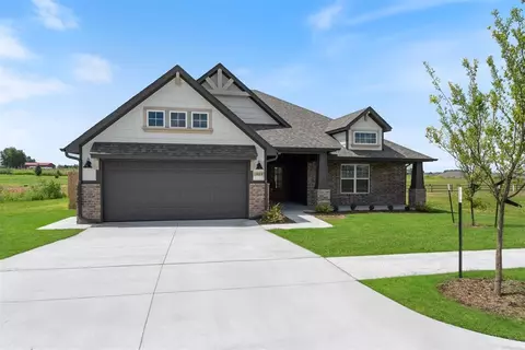 1404 SW 160th St, Moore, OK 73170